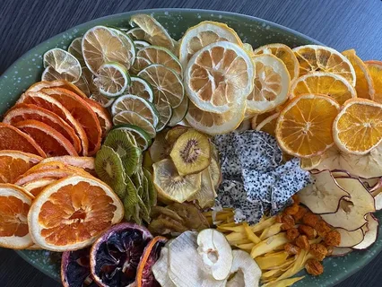 تصویر 2 از میوه خشک مخلوط طبیعی با تکه های سالم و دست نخورده میوه